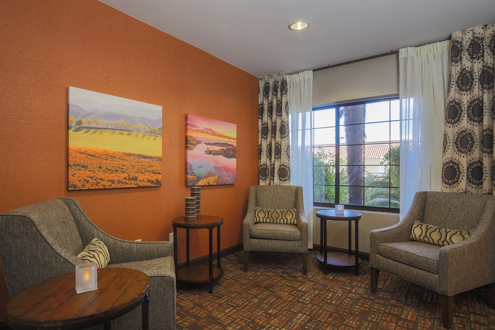 Hampton Inn And Suites Camarillo - photo 3