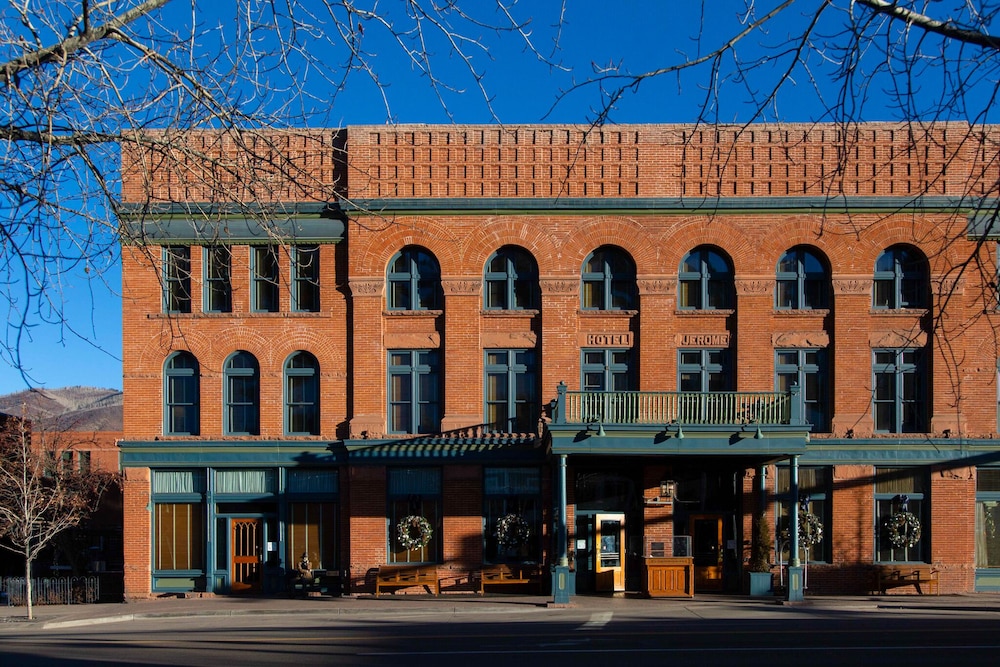 Hotel Jerome Auberge Collection