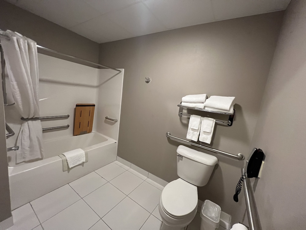 Okoboji Inn & Suites - photo 24