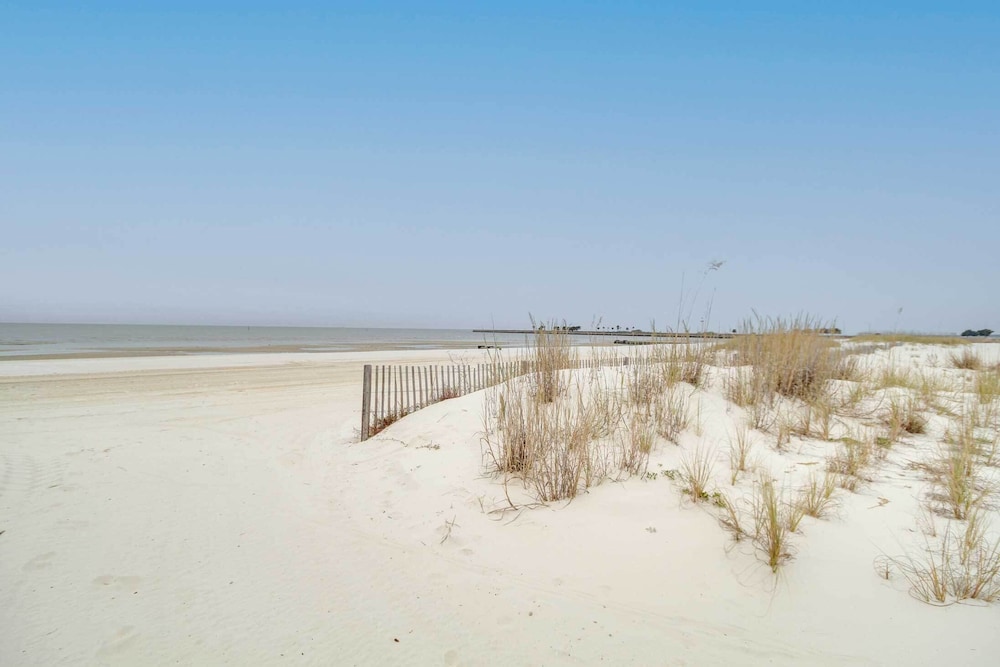 Resort Style Biloxi Condo Walk to the Beach - photo 22
