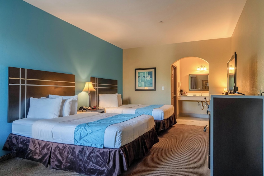 Moulton Inn & Suites By OYO Near Shiner TX - photo 11