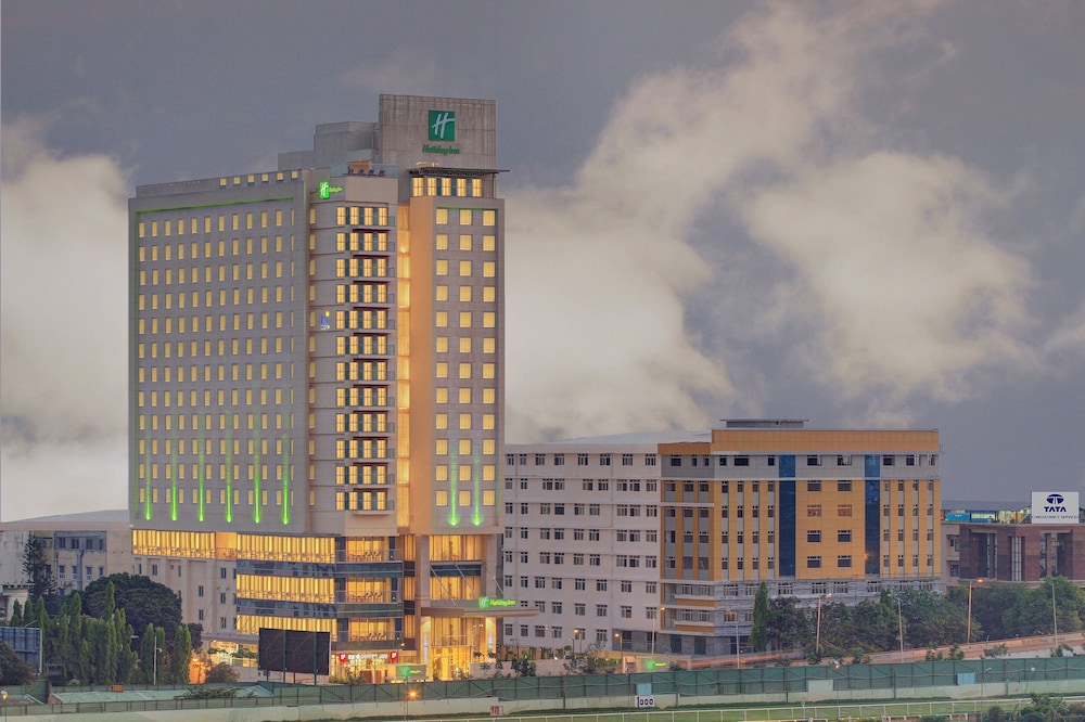 Holiday Inn Express & Suites Bengaluru Racecourse