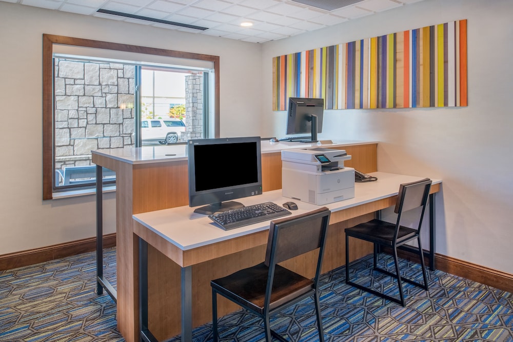 Holiday Inn Express Hotel & Suites Bismarck by IHG - photo 16