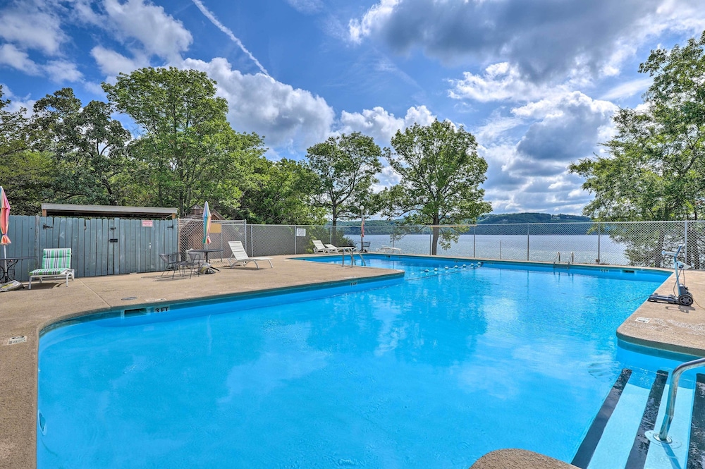 Ozarks Family Retreat w Beaver Lake Access — hotel in Garfield
