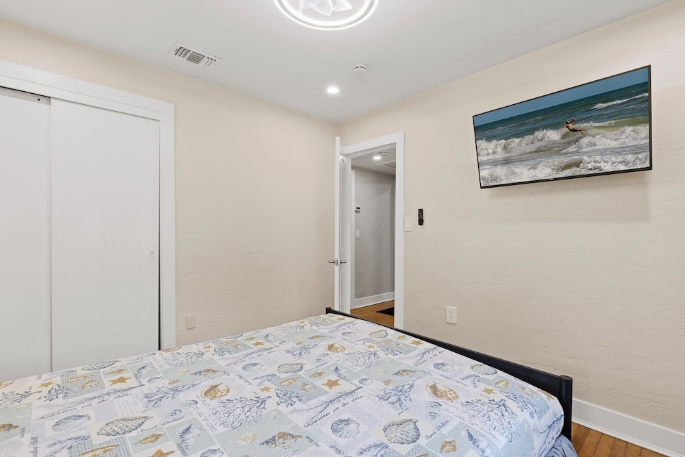 Happy Ours - last minute hotel in New Smyrna Beach