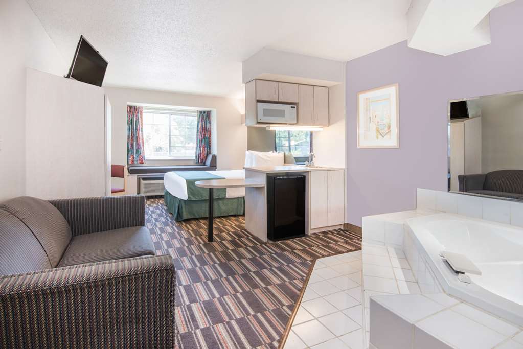 Microtel Inn & Suites by Wyndham Claremore - photo 10