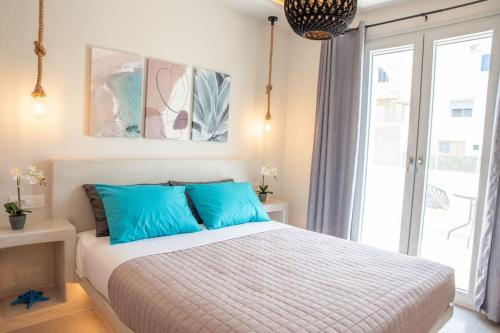 Vista Del Mar Santorini — 4-Star Luxury Hotel in Pyrgos, Greece