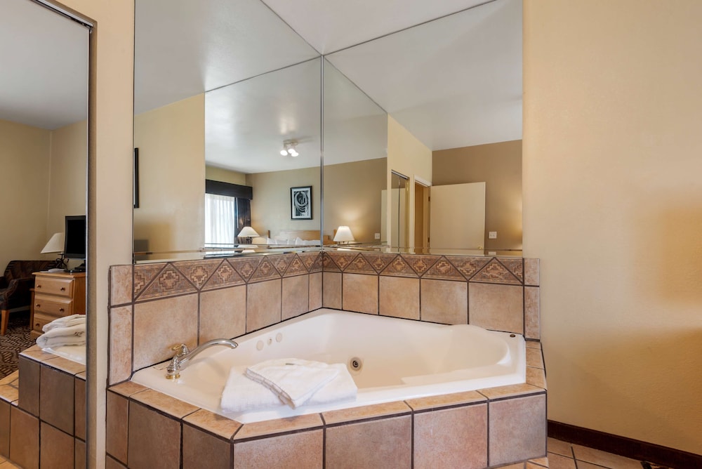 Turquoise Inn & Suites - photo 15