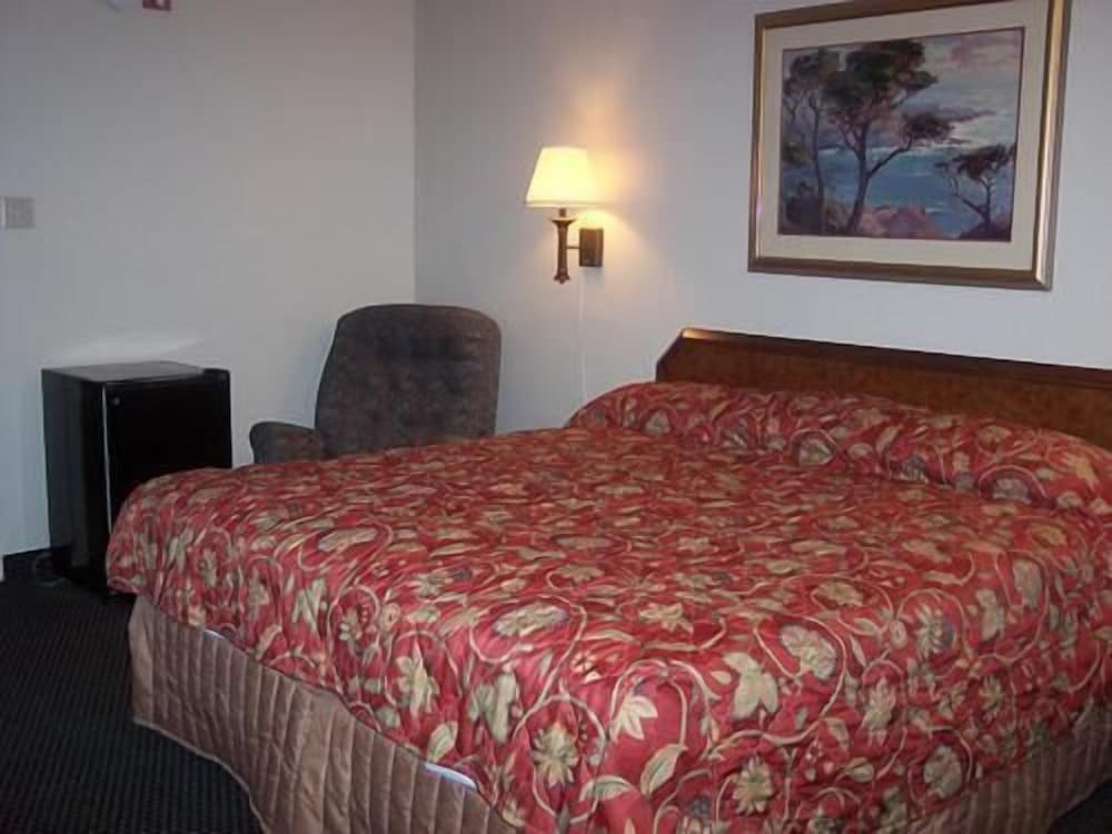 Red Carpet Inn Terre Haute - photo 11