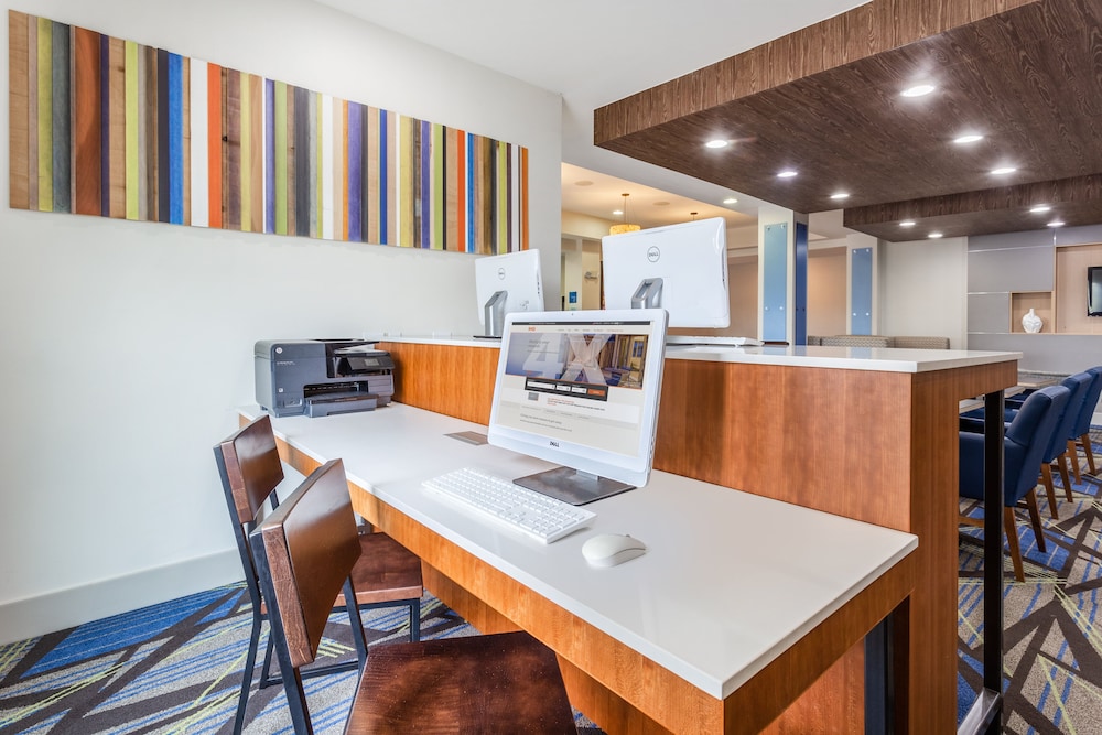 Holiday Inn Express Hotel & Suites Albert Lea I 35 by IHG - photo 28
