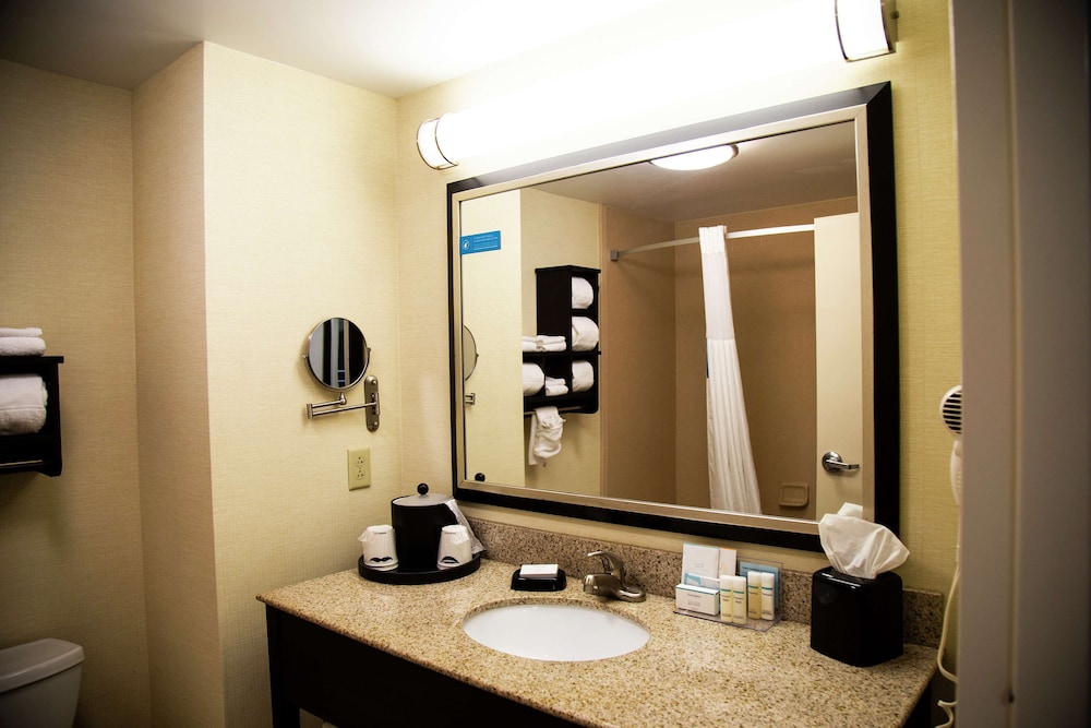 Hampton Inn & Suites Sharon - photo 55