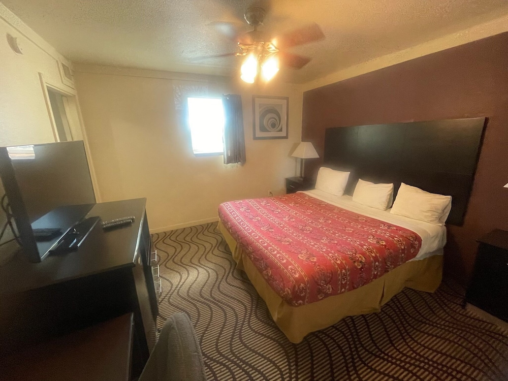 Relax Inn — Manor — photo 5