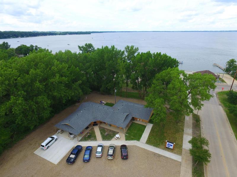 Big Spirit Resort - carbon neutral hotel in Spirit Lake