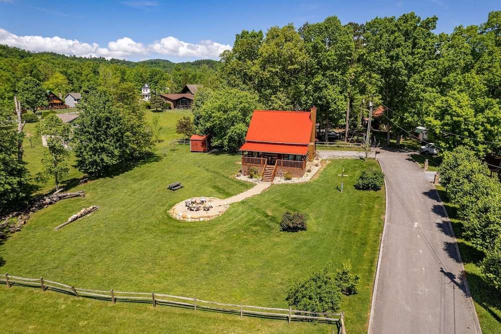 Honey Hive By Avada Properties — 4-Star Luxury Hotel in Sevierville, United States
