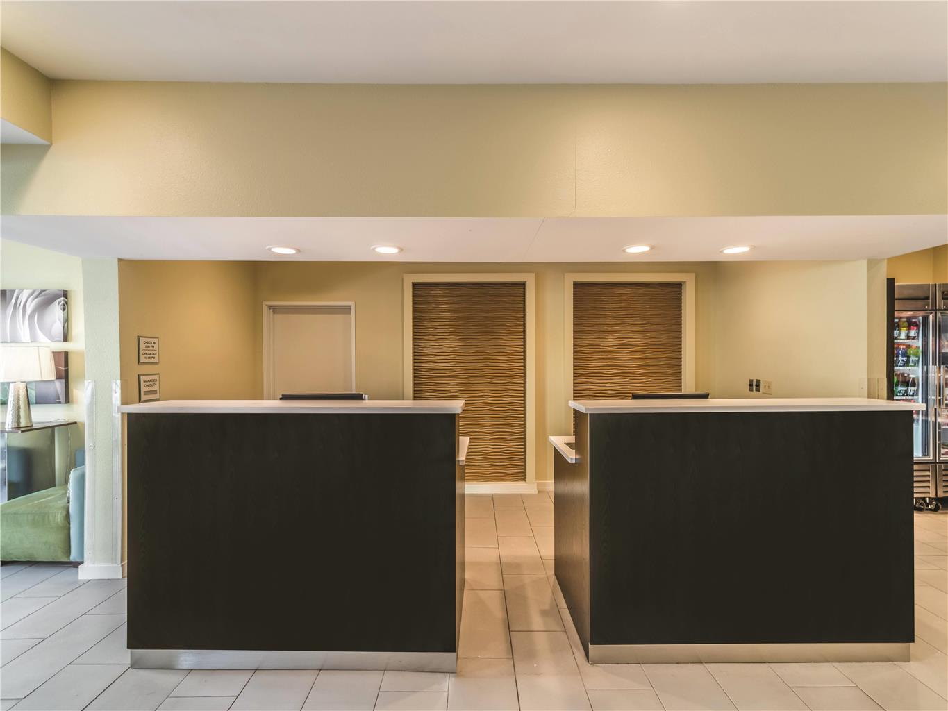 La Quinta Inn & Suites by Wyndham Collinsville St. Louis - photo 7