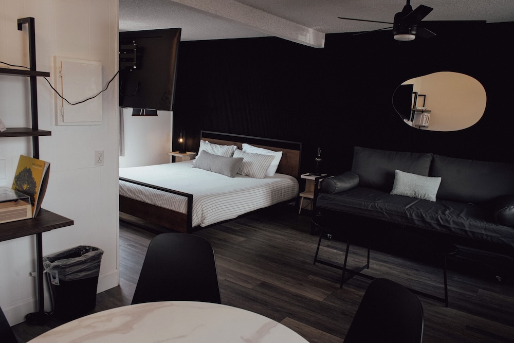 Spindrift Inn - photo 9