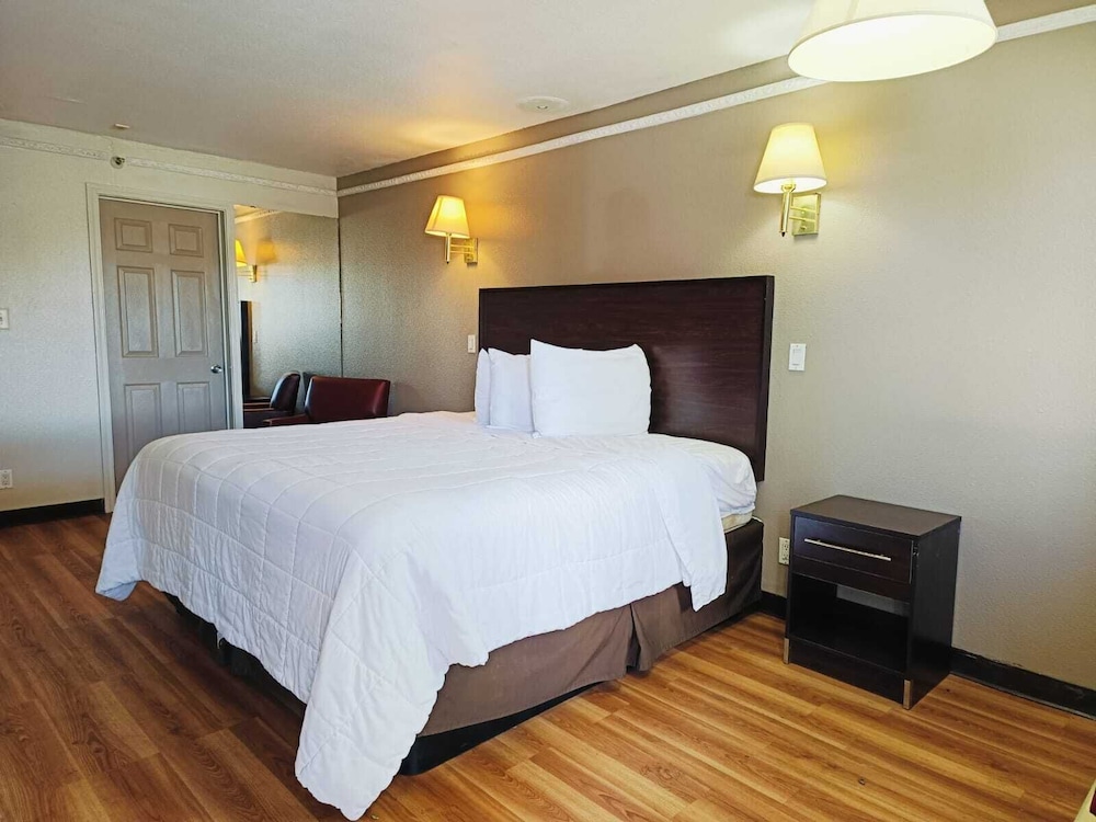 Travelers inn by OYO Wichita Falls - photo 2