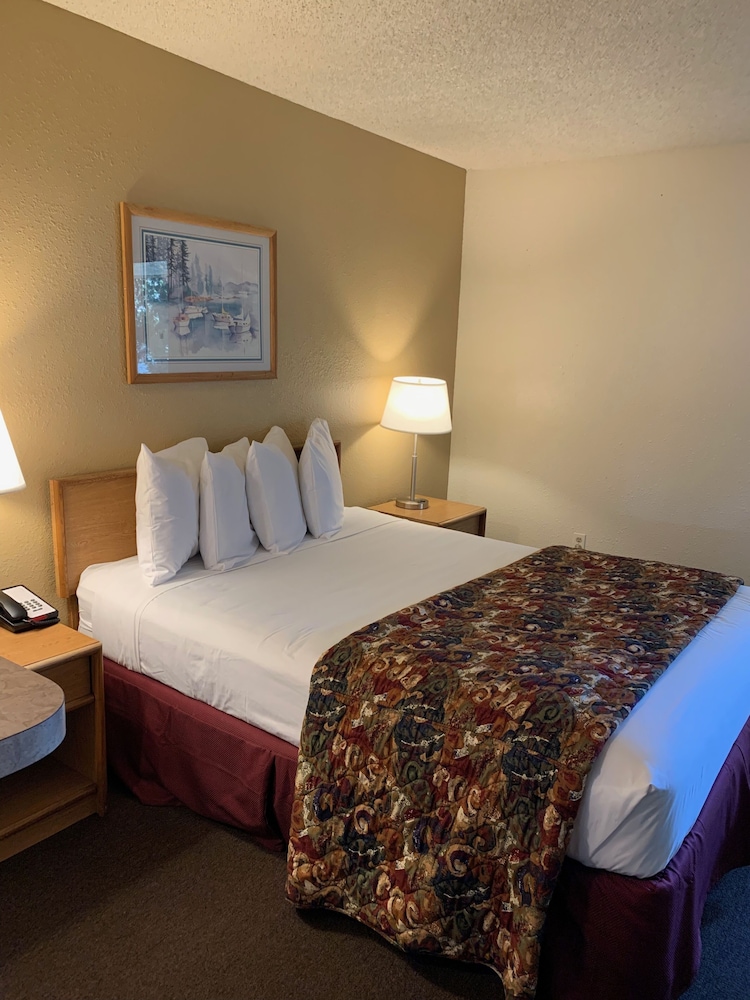 California Suites Hotel - photo 6