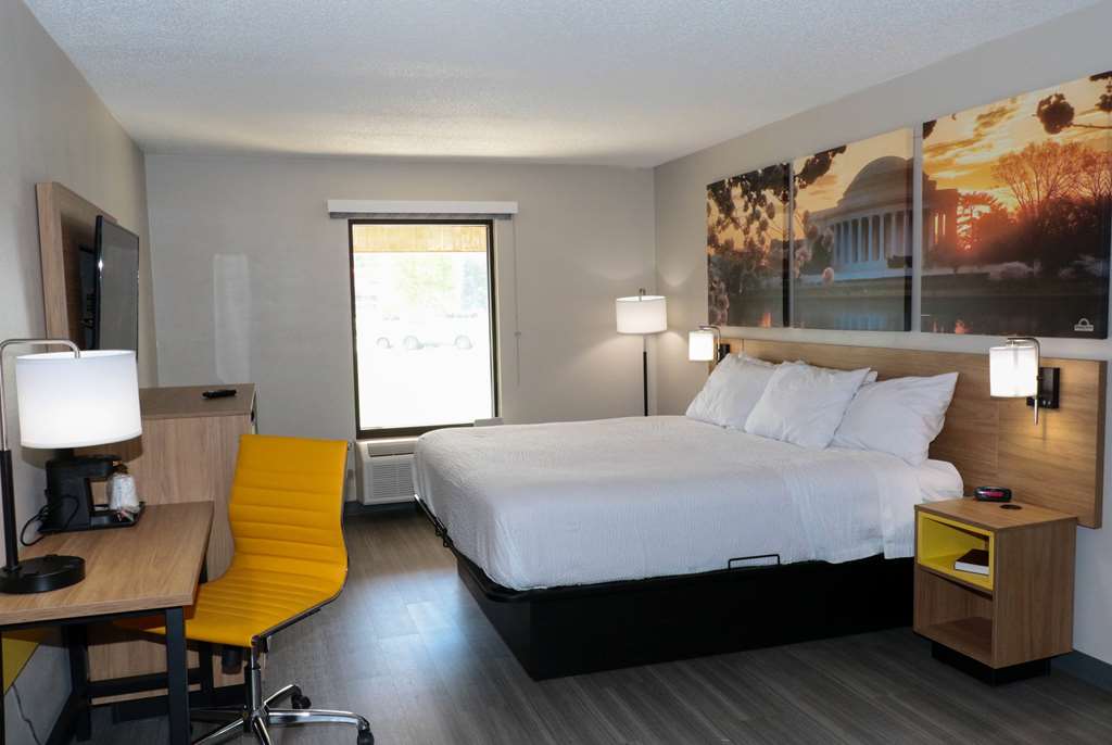 Days Inn by Wyndham Farmville - photo 18