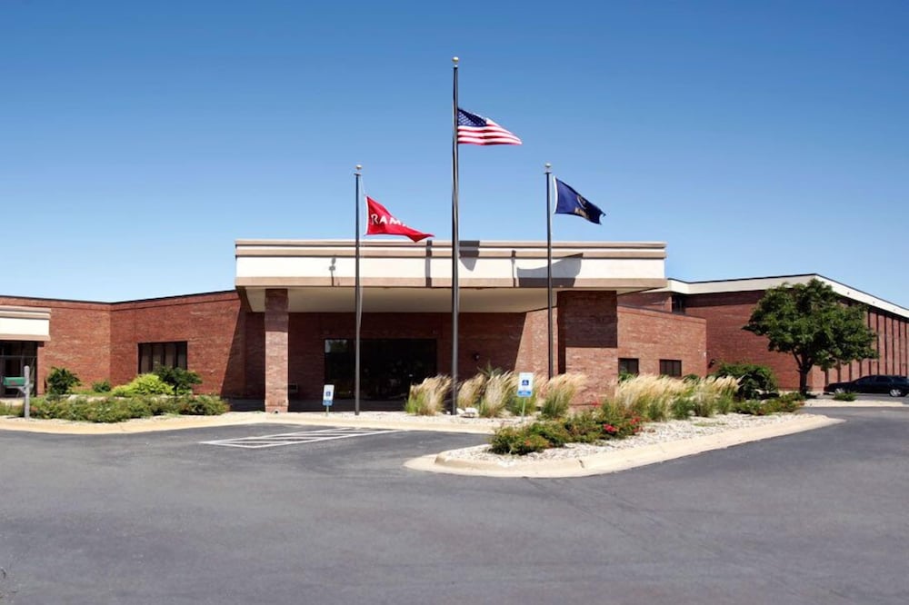 Salina Ambassador Hotel and Conference Center - photo 27
