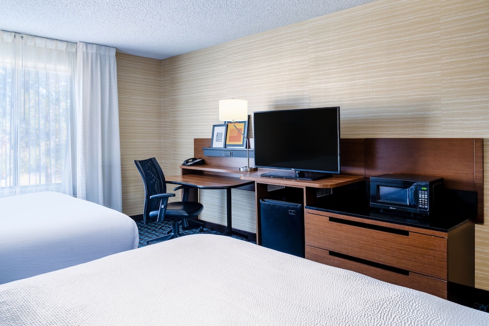 Fairfield Inn and Suites by Marriott Denver Aurora Medical Center - photo 11