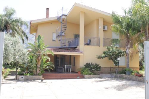 Villa Giù indipendent villa near airport and sea — 4-Star Luxury Hotel in Cinisi, Italy