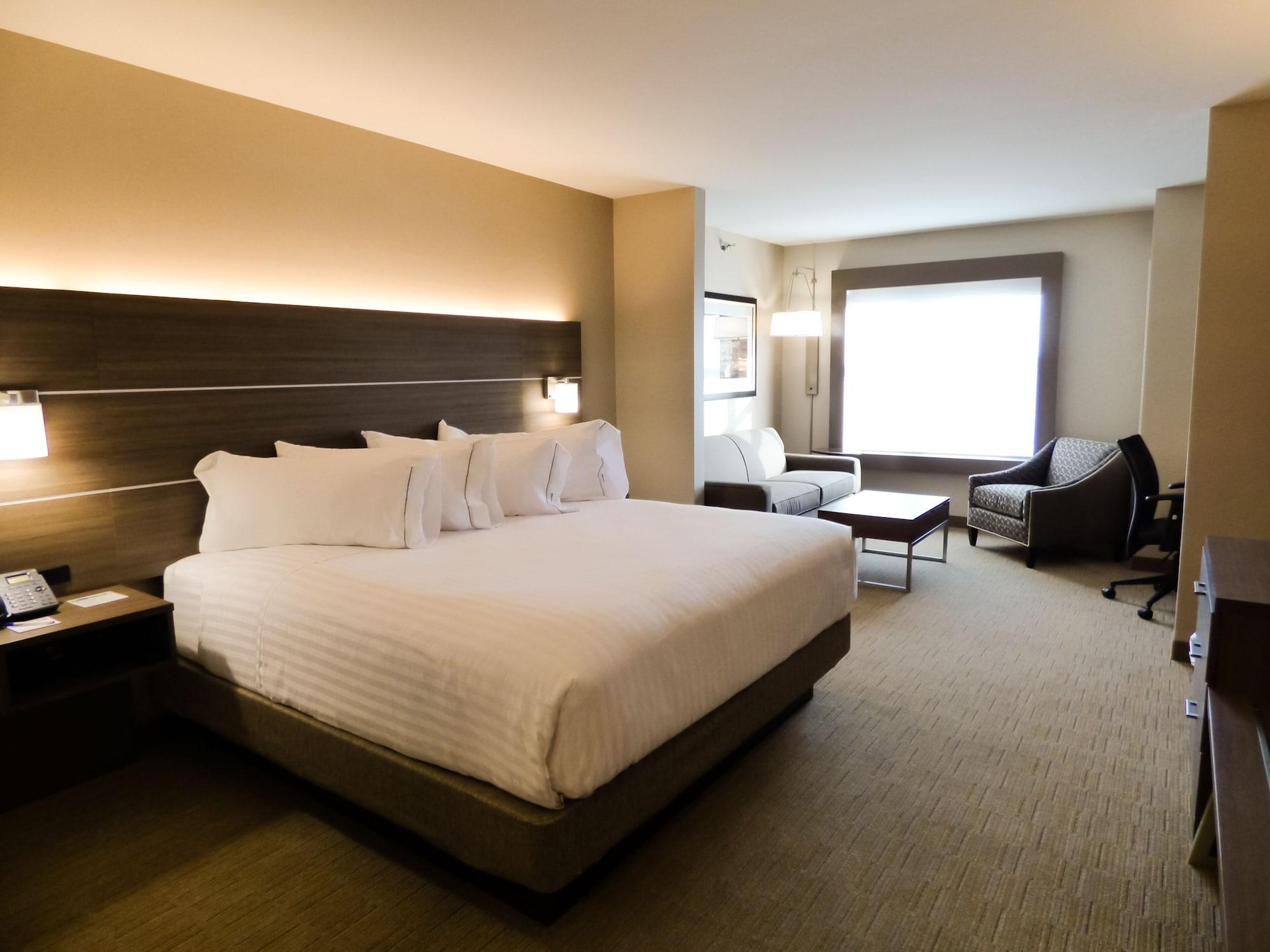 Holiday Inn Express & Suites Plymouth Ann Arbor Area by IHG - photo 14