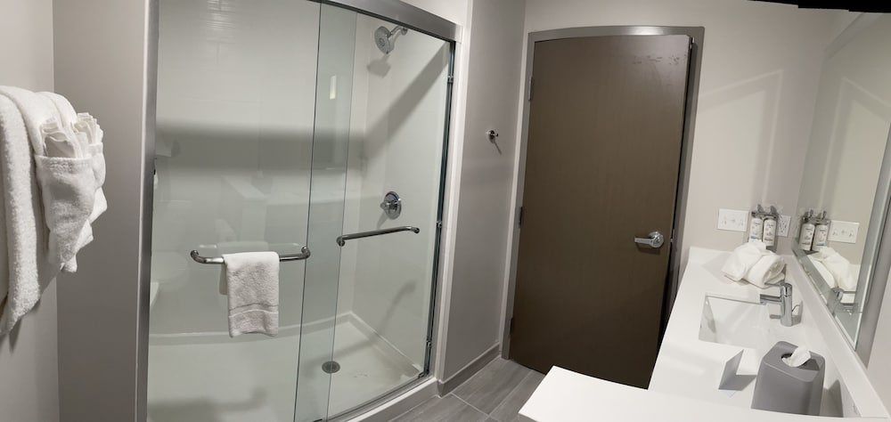 Holiday Inn Express & Suites Muskegon Grand Haven an IHG Hotel - photo 19