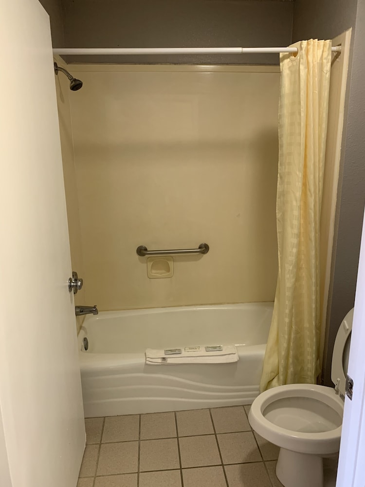 Bayfront Inn Biloxi - photo 19