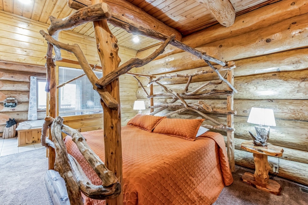 Royal Views Private Mountain Top Cabin 2 Bedroom Cabin by Heavenly Views Resort - photo 5