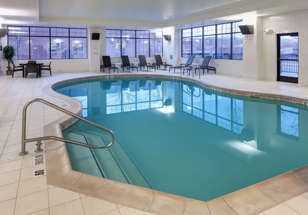 Embassy Suites Anchorage - photo 27