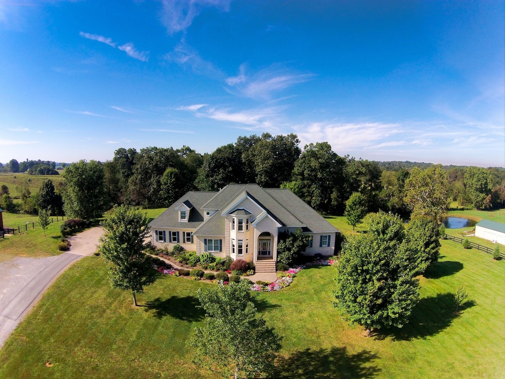 Southern Grace Bed & Breakfast — 4-Star Luxury Hotel in Brandenburg, United States