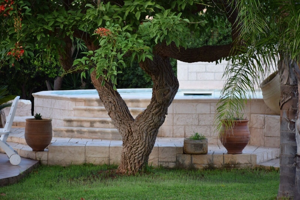 Villa piscina a due passi dal mare — 4-Star Luxury Hotel in Siracusa, Italy