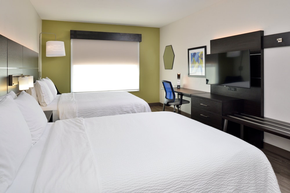 Holiday Inn Express & Suites Carthage by IHG - photo 11