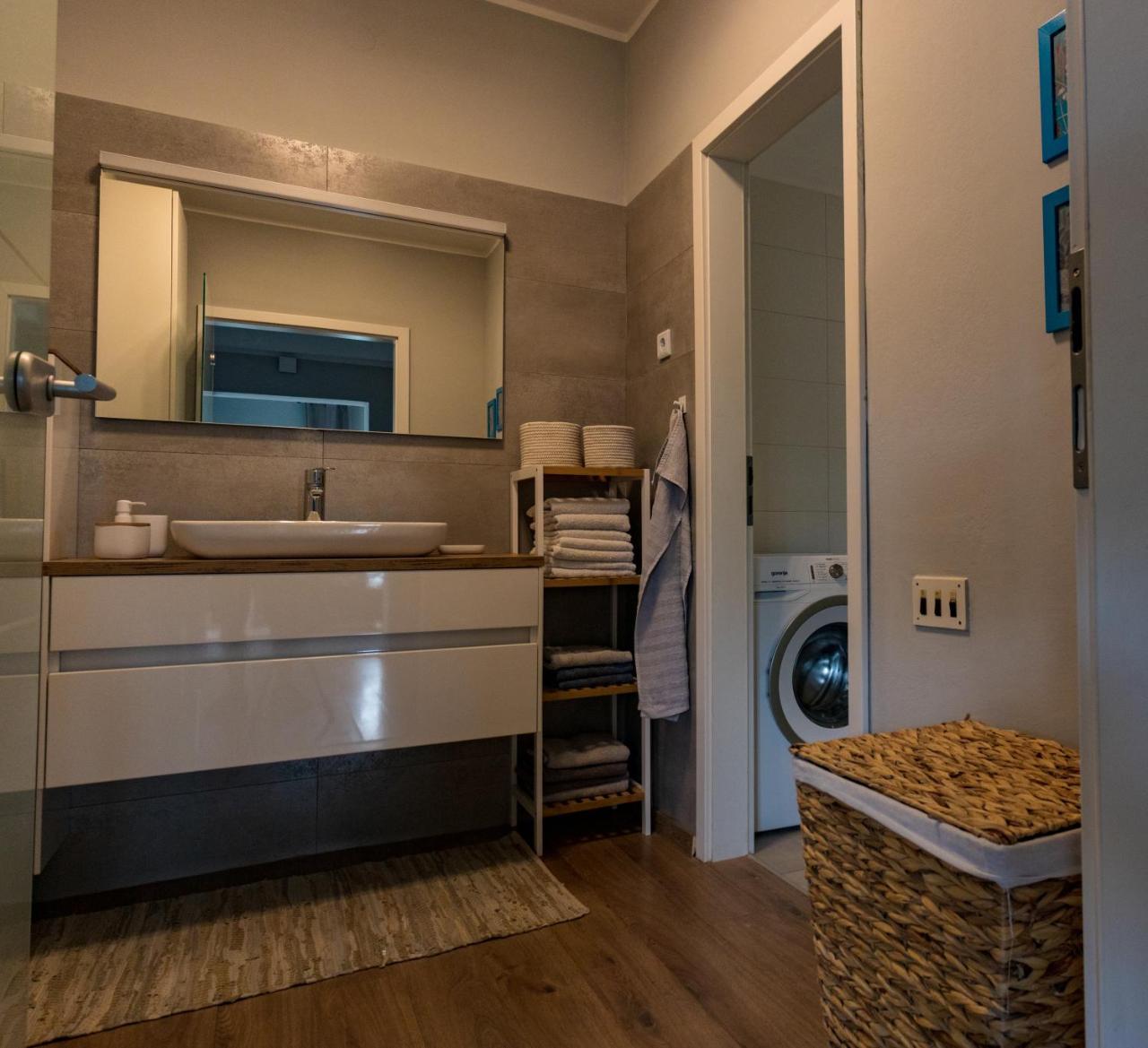 Modern and Elegant Apartment in a Quiet Part of Pula — Pula — photo 4
