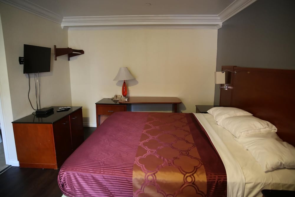 Chateau Inn and Suites - photo 14