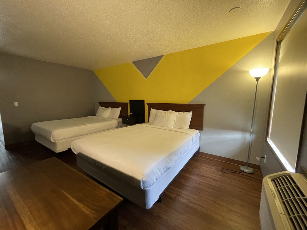 Sunnyside Inn & Suites - photo 38