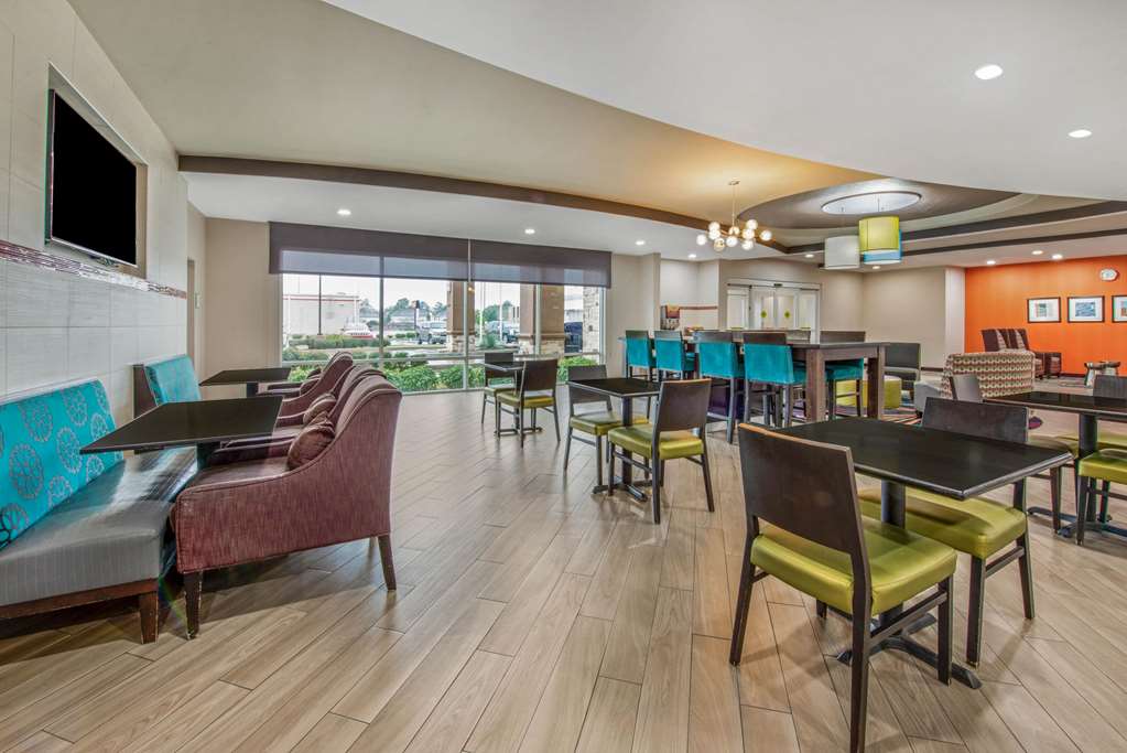 La Quinta Inn & Suites by Wyndham Houston Humble Atascocita - photo 25