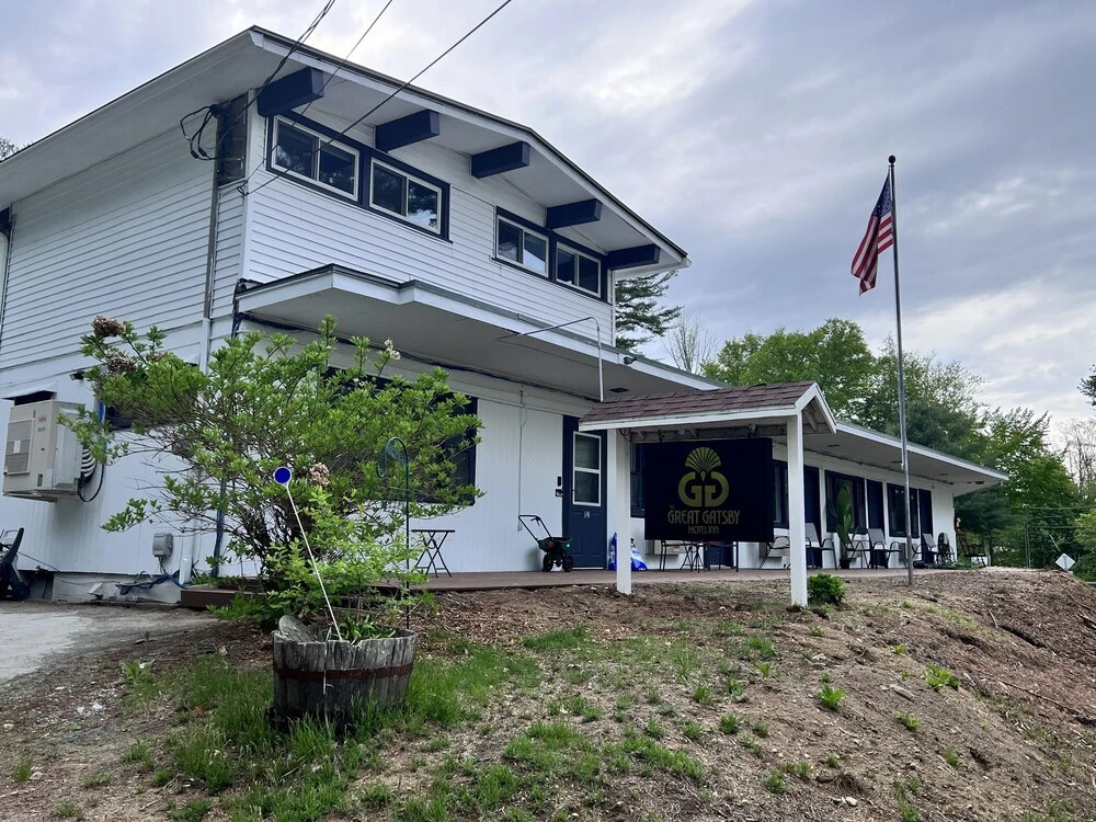 The Great Gatsby Motel Inn - photo 12