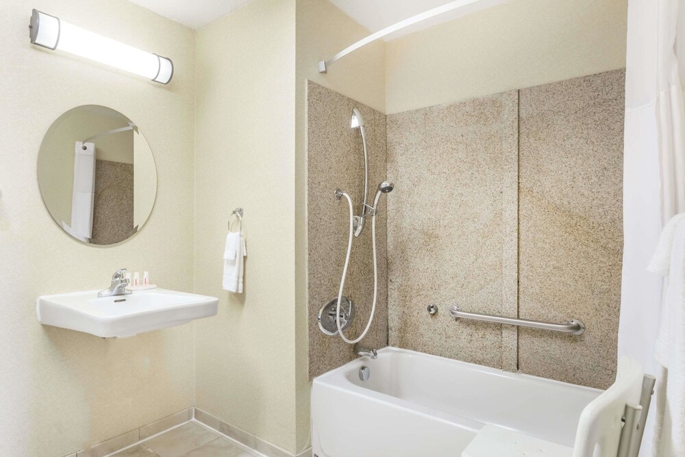 Days Inn Blacksburg Conference Center - photo 11