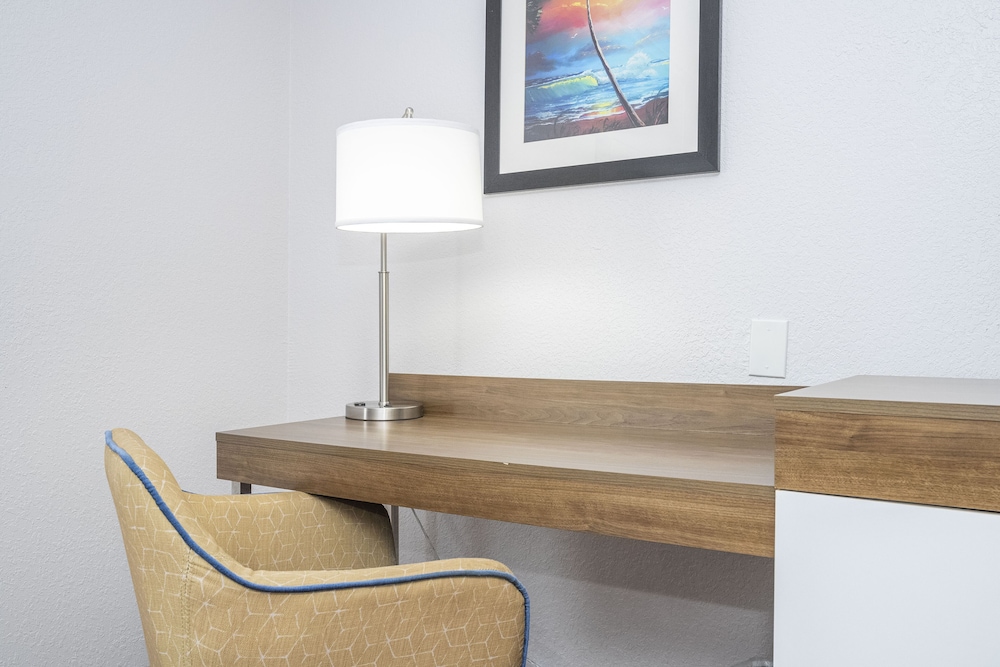 Hampton Inn Spring Hill - photo 13