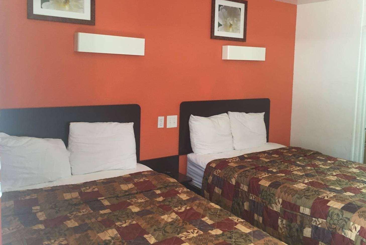 Travelodge By Wyndham Sacramento Convention Center - photo 8
