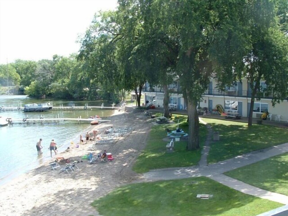 Triggs Bay Resort - photo 19