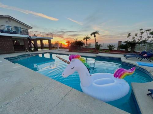 Top of the World Anaheim View Home — 4-Star Luxury Hotel in Anaheim, United States