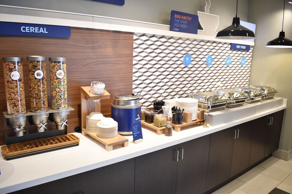 Holiday Inn Express & Suites Boston South Randolph by IHG - photo 37