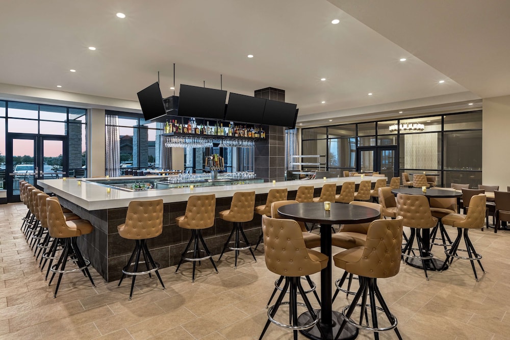 Embassy Suites by Hilton Round Rock - photo 35
