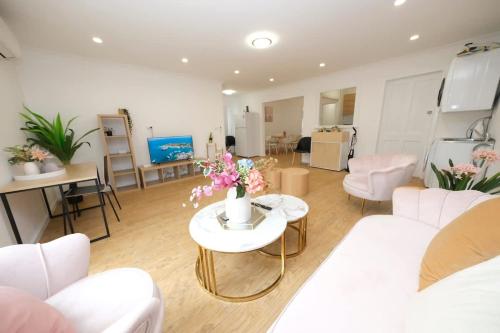 Sydney Stunning 4 bed 4 bath at Auburn