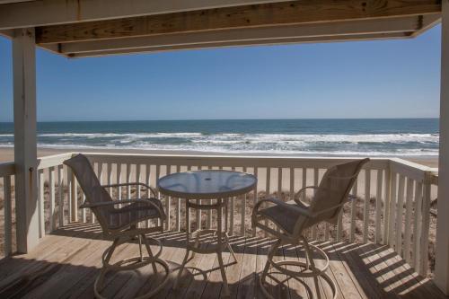 Ocean Dunes 1001 by Carolina Beach Realty — 4-Star Luxury Hotel in Kure Beach, United States