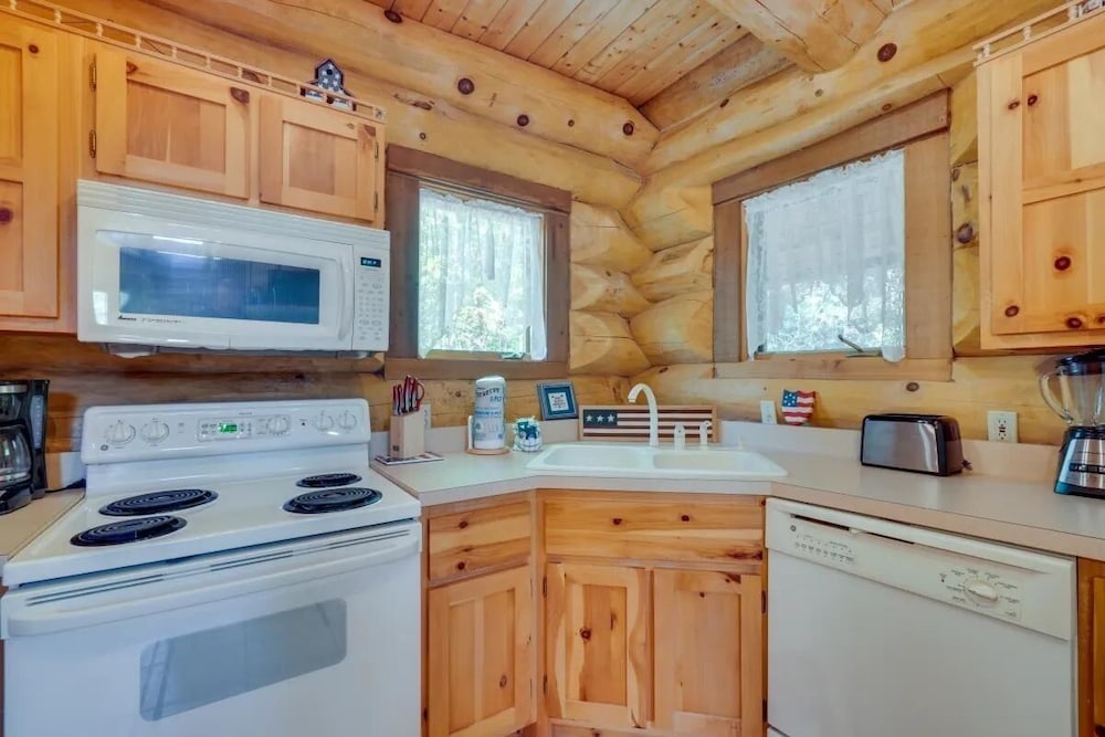 American Views 2 Bedroom Cabin by Heavenly Views Resort - featured photo