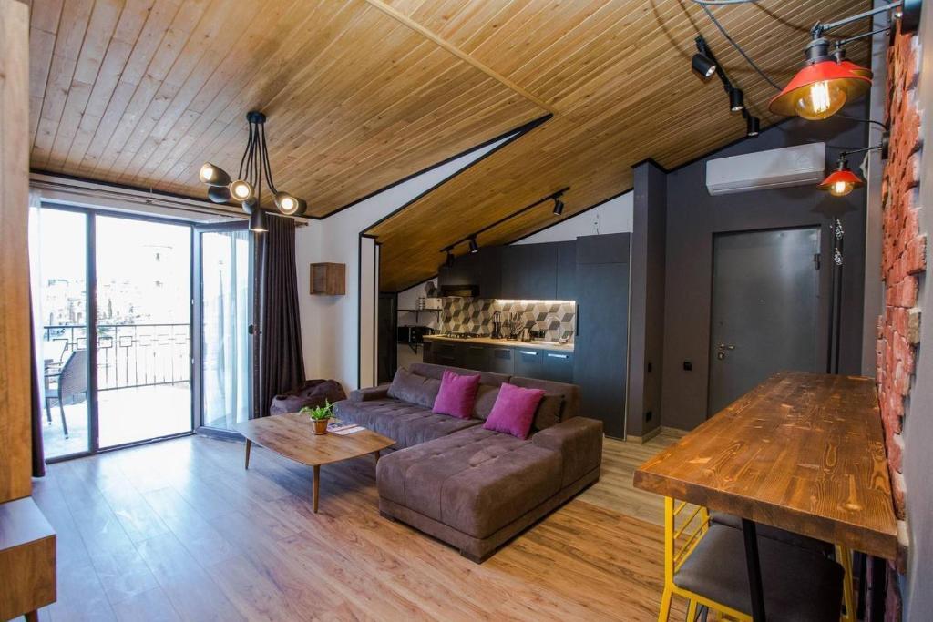 2BR Apt w terrace & stunning views